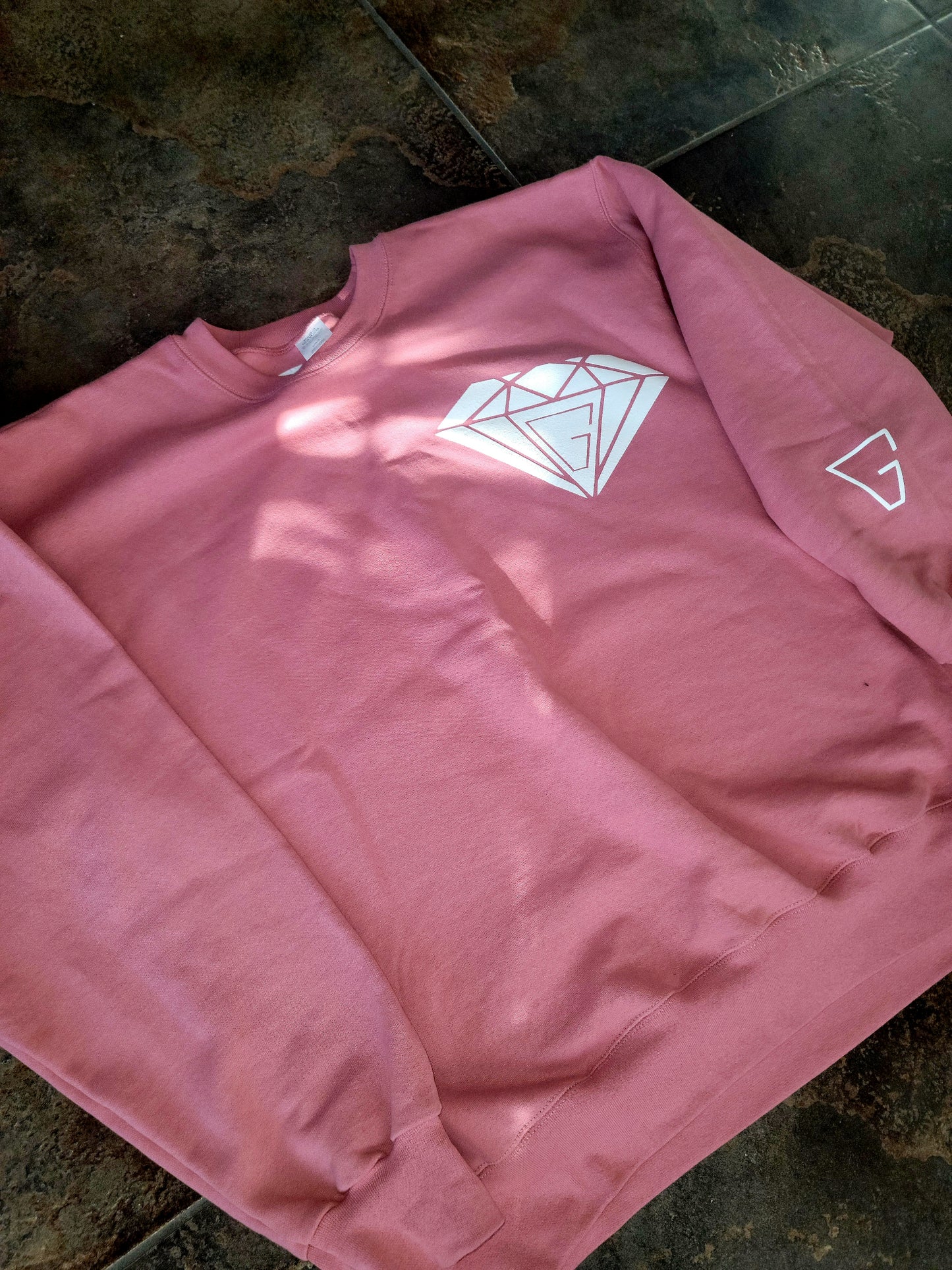 BLACK ENIGMA DIANOND/white diamond over salmon